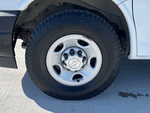 Used 2019 Chevrolet Express 2500 RWD image 23