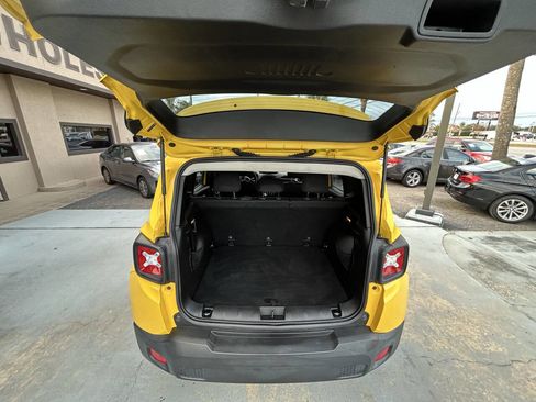 Used 2016 Jeep Renegade Sport image 10