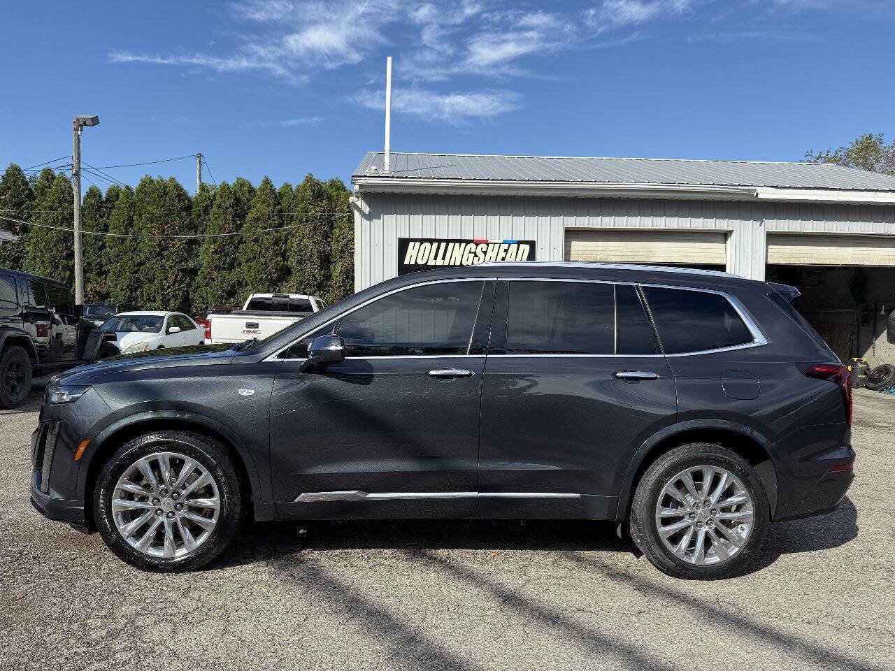 Used 2022 Cadillac XT6 Premium Luxury AWD/4WD image 2