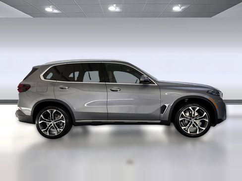Used 2026 BMW X5 sDrive40i w/ Climate Comfort Package image 8