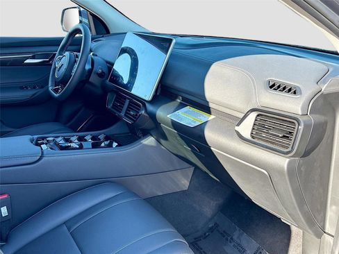 New 2025 VinFast VF 8 Eco AWD/4WD image 28