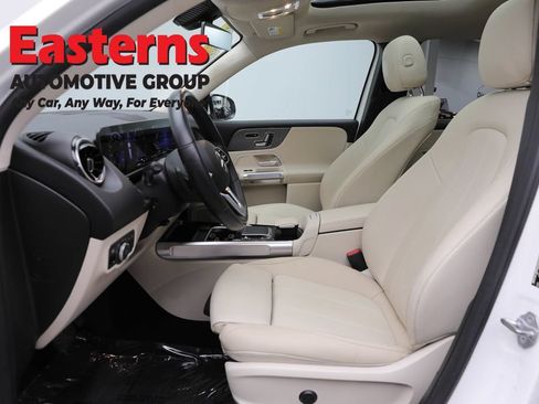 Used 2021 Mercedes-Benz GLB 250 4MATIC w/ Premium Package image 15