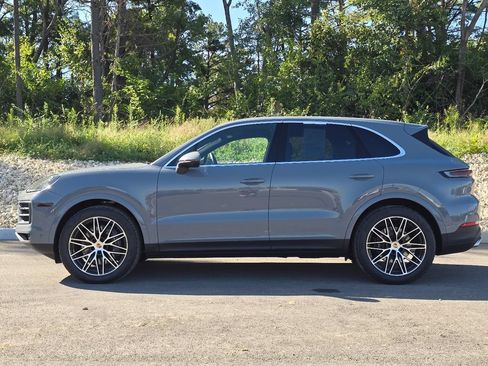 Certified 2026 Porsche Cayenne AWD/4WD image 2