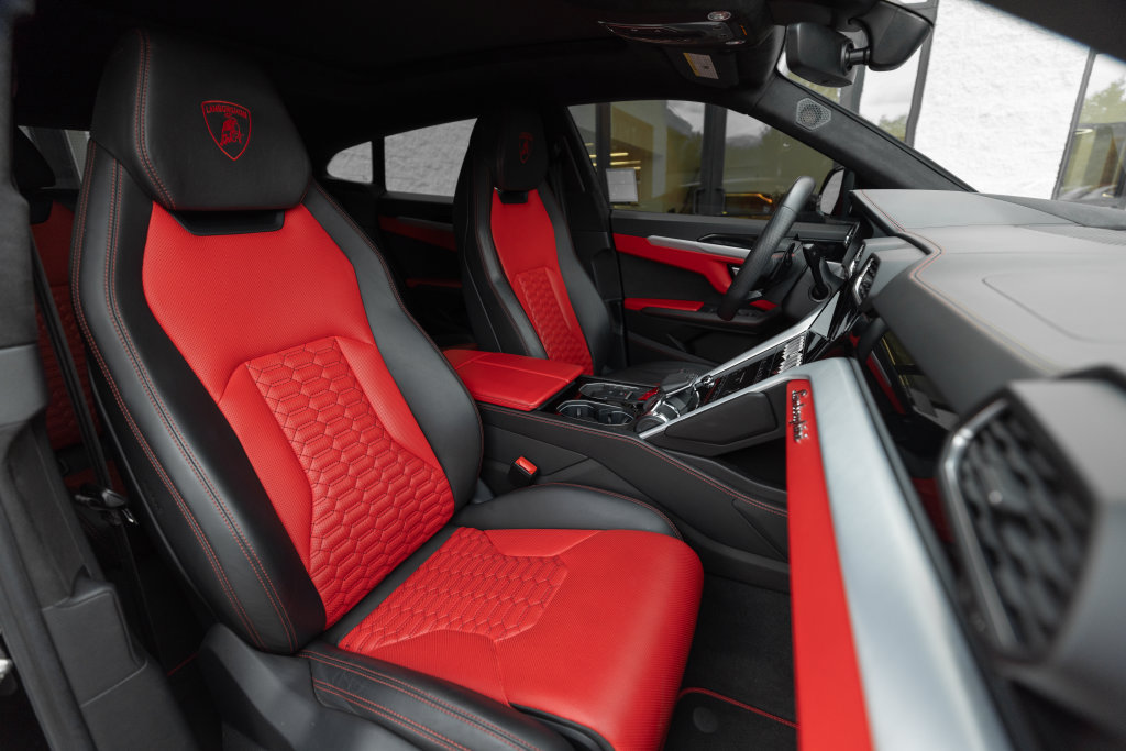Used 2021 Lamborghini Urus AWD/4WD image 38
