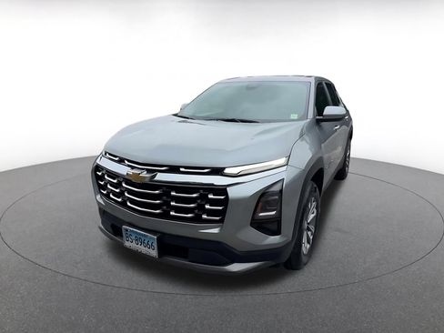 Used 2025 Chevrolet Equinox LT FWD image 5