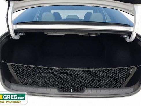 Used 2022 Hyundai Elantra Limited FWD image 18