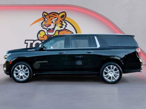 Used 2022 Chevrolet Suburban High Country AWD/4WD image 8