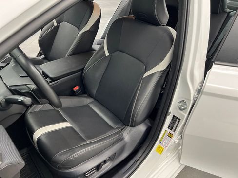 Used 2025 Toyota Camry SE image 9