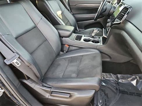 Used 2020 Jeep Grand Cherokee Altitude image 22
