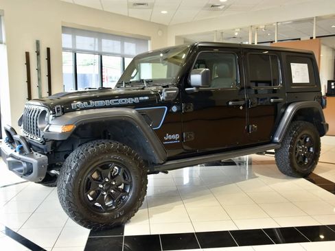 Used 2023 Jeep Wrangler Unlimited Rubicon 4xe AWD/4WD image 3