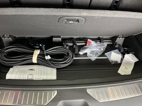 Used 2024 Chevrolet Tahoe High Country image 9