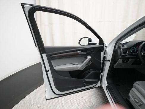 Used 2024 Audi Q5 e Premium Plus w/ Premium Plus Package image 29
