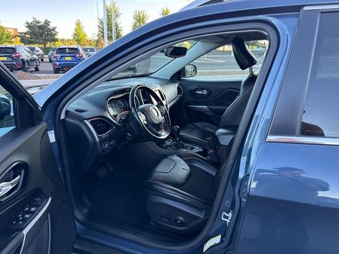 Used 2021 Jeep Cherokee Latitude Plus AWD/4WD image 11
