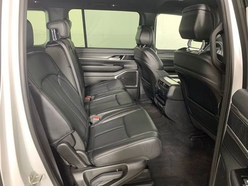 Used 2024 Jeep Wagoneer Series II w/ Flexible Seating Group image 27