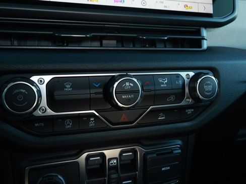 New 2026 Jeep Gladiator Sport image 18