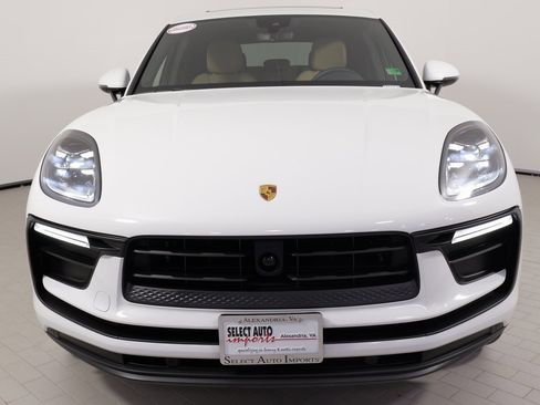 Used 2025 Porsche Macan image 7