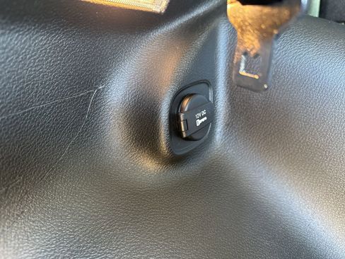 Used 2019 Jeep Cherokee Latitude w/ Cold Weather Group image 24