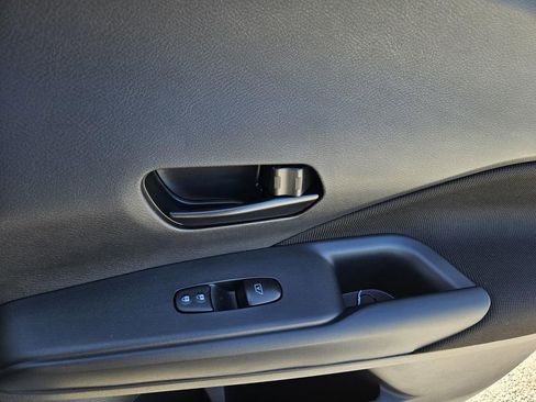 New 2025 Nissan Kicks Play S image 6