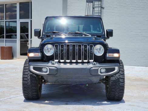 Used 2020 Jeep Gladiator Overland AWD/4WD image 3
