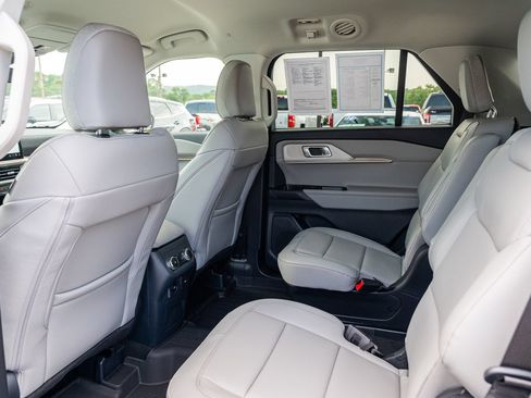 Certified 2026 Ford Explorer Active w/ Active Comfort Package RWD image 17