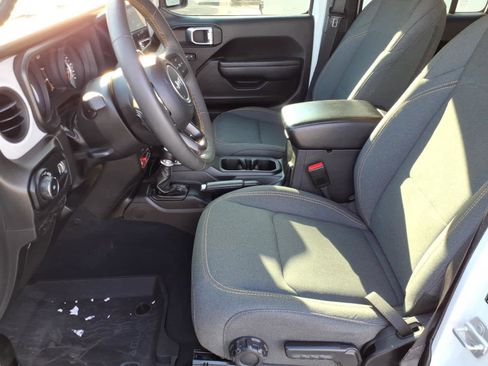 Used 2024 Jeep Wrangler Willys image 2