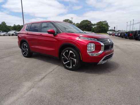 Used 2023 Mitsubishi Outlander SE FWD image 2