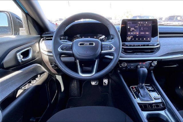 Used 2025 Jeep Compass Sport AWD/4WD image 4