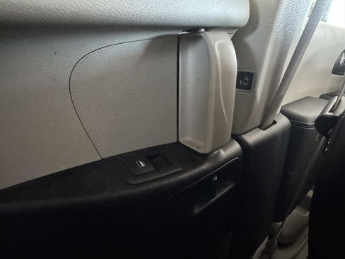 Used 2023 Chrysler Pacifica Touring-L image 26