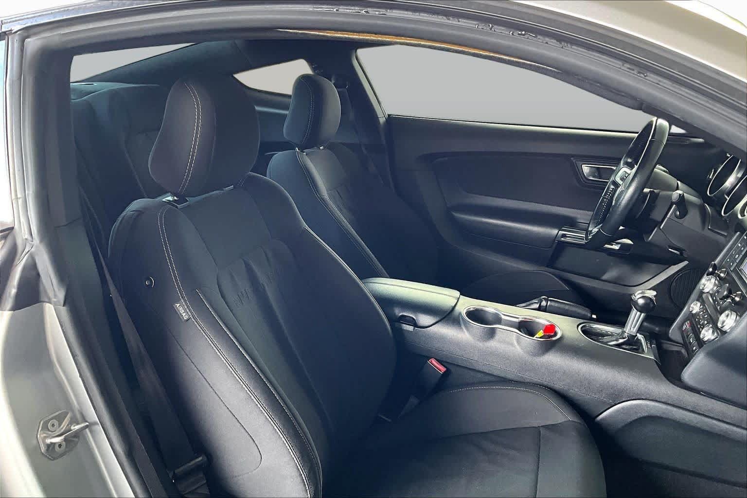 Used 2020 Ford Mustang Coupe RWD image 9