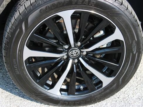 Used 2022 Toyota Highlander XSE AWD/4WD image 15
