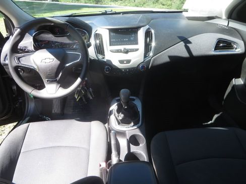 Used 2018 Chevrolet Cruze LS image 11