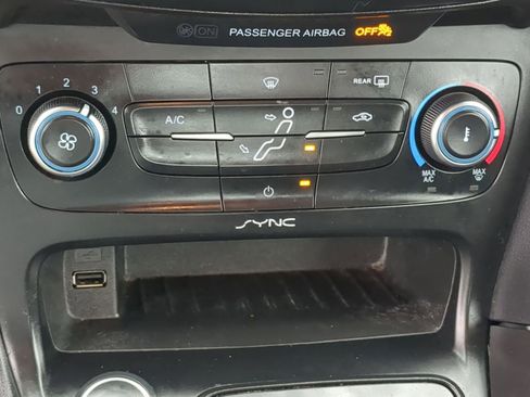 Used 2017 Ford Focus SE image 28