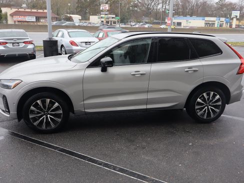 Used 2025 Volvo XC60 B5 Plus image 7