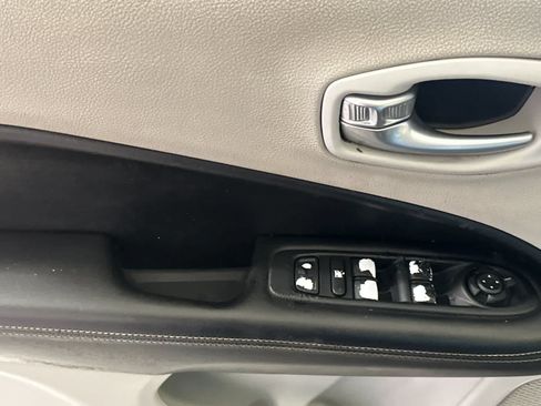 Used 2020 Jeep Compass Latitude FWD image 13