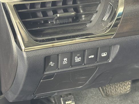 Used 2018 Toyota Avalon Limited w/ Carpet Mat Package FWD image 9