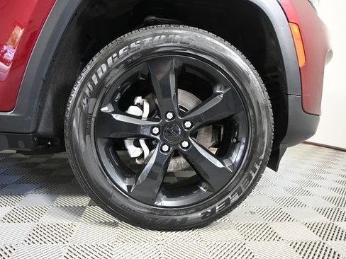 Used 2023 Jeep Grand Cherokee Altitude AWD/4WD image 11
