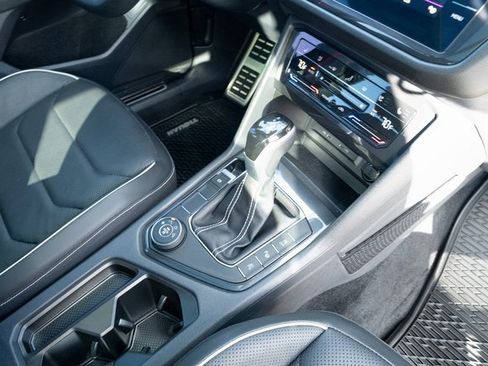 Used 2024 Volkswagen Tiguan SEL R-Line image 40