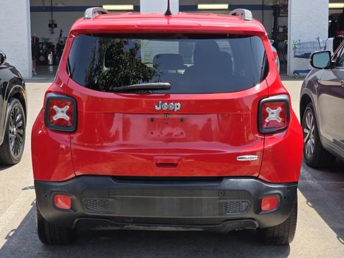 Used 2018 Jeep Renegade Latitude w/ Advanced Technology Group FWD image 5