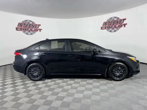 Used 2025 Toyota Corolla LE FWD image 8