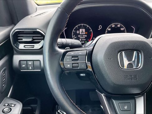 Used 2025 Honda Pilot TrailSport image 24