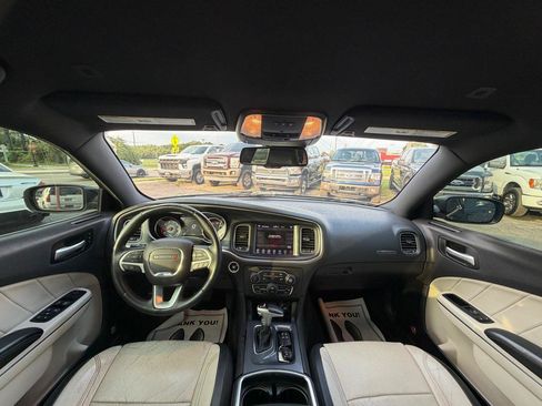 Used 2017 Dodge Charger SXT w/ AWD Premium Group image 9