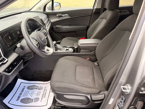 Used 2024 Kia Sportage LX image 9