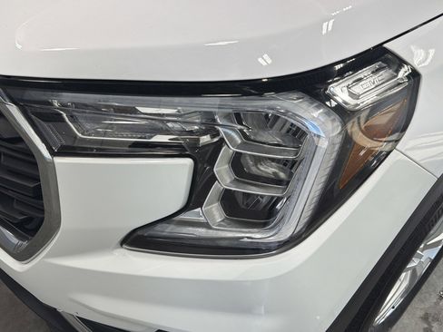 Used 2024 GMC Terrain SLE image 16