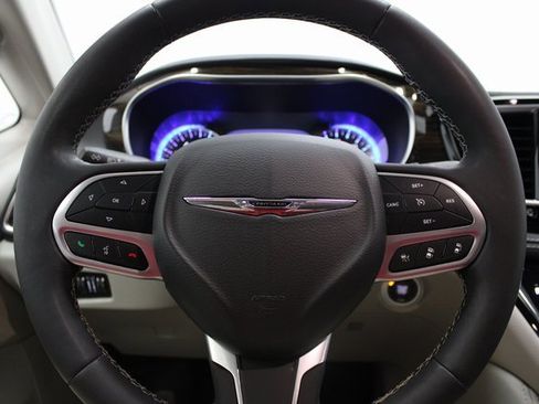 Used 2022 Chrysler Pacifica Limited image 34