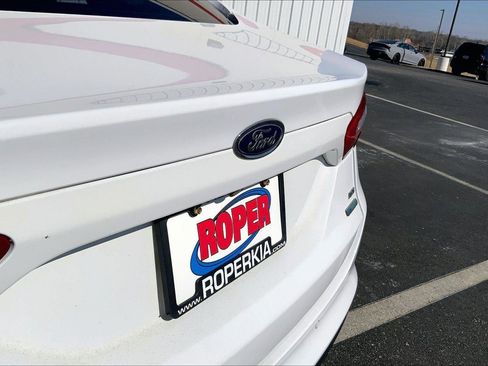 Used 2015 Ford Fusion SE w/ Equipment Group 202A image 29