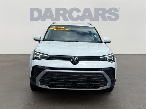 Used 2025 Volkswagen Taos SE AWD/4WD image 2