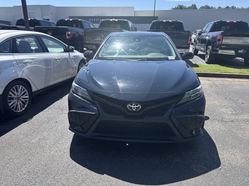 Used 2021 Toyota Camry SE FWD image 5