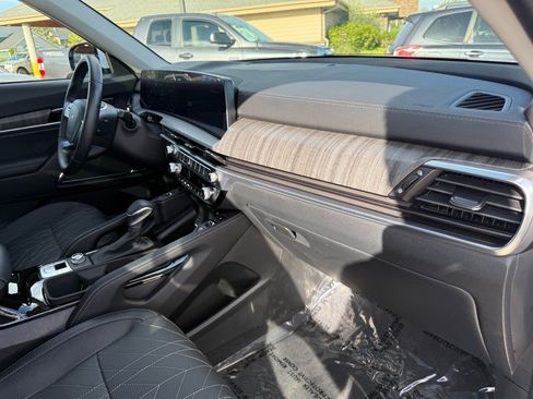 Used 2025 Kia Telluride SX w/ SX Captain's Chair Package FWD image 29