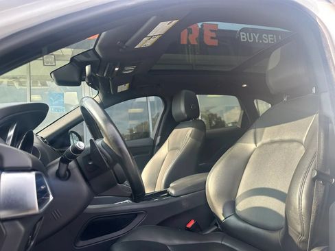 Used 2019 Jaguar F-PACE Premium AWD/4WD image 7