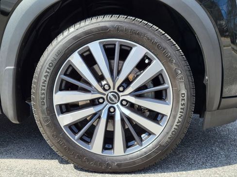 Used 2022 Nissan Pathfinder Platinum w/ Cargo Package image 10